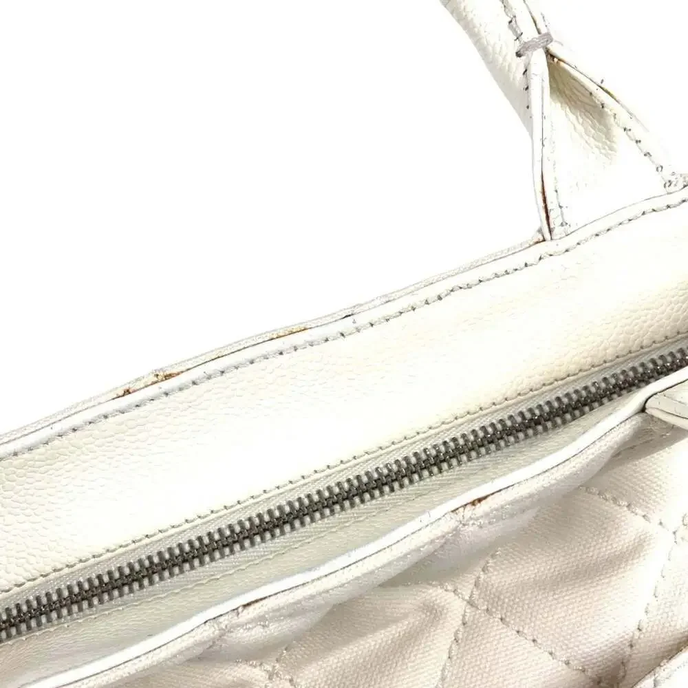 CHANEL White Leather Logo Shoulder Bag